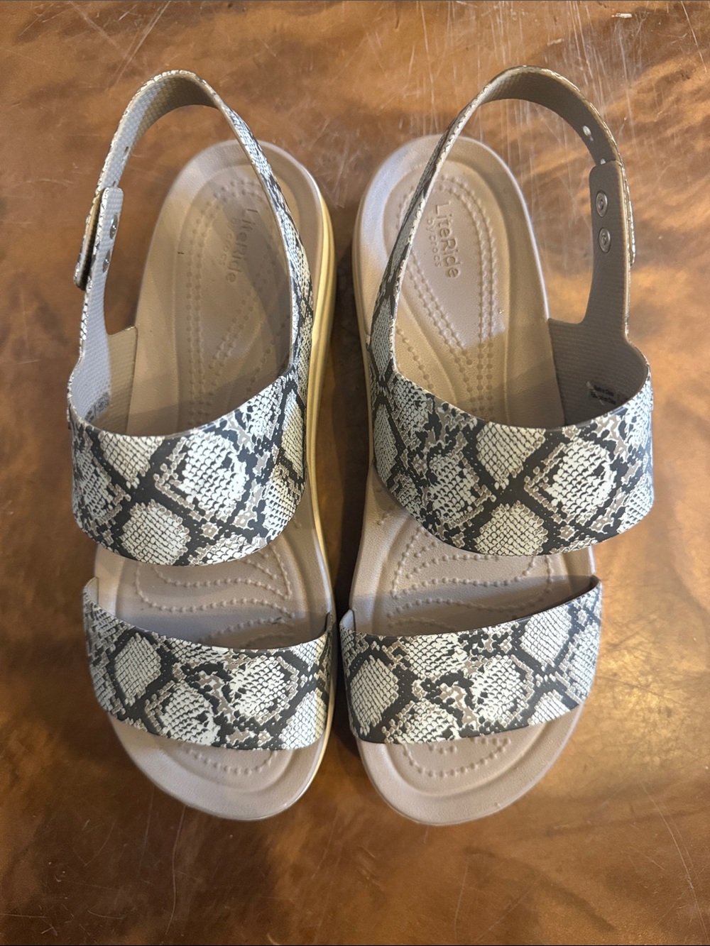 Crocs Brooklyn Low Wedge Sandal Snakeskin Print size 9